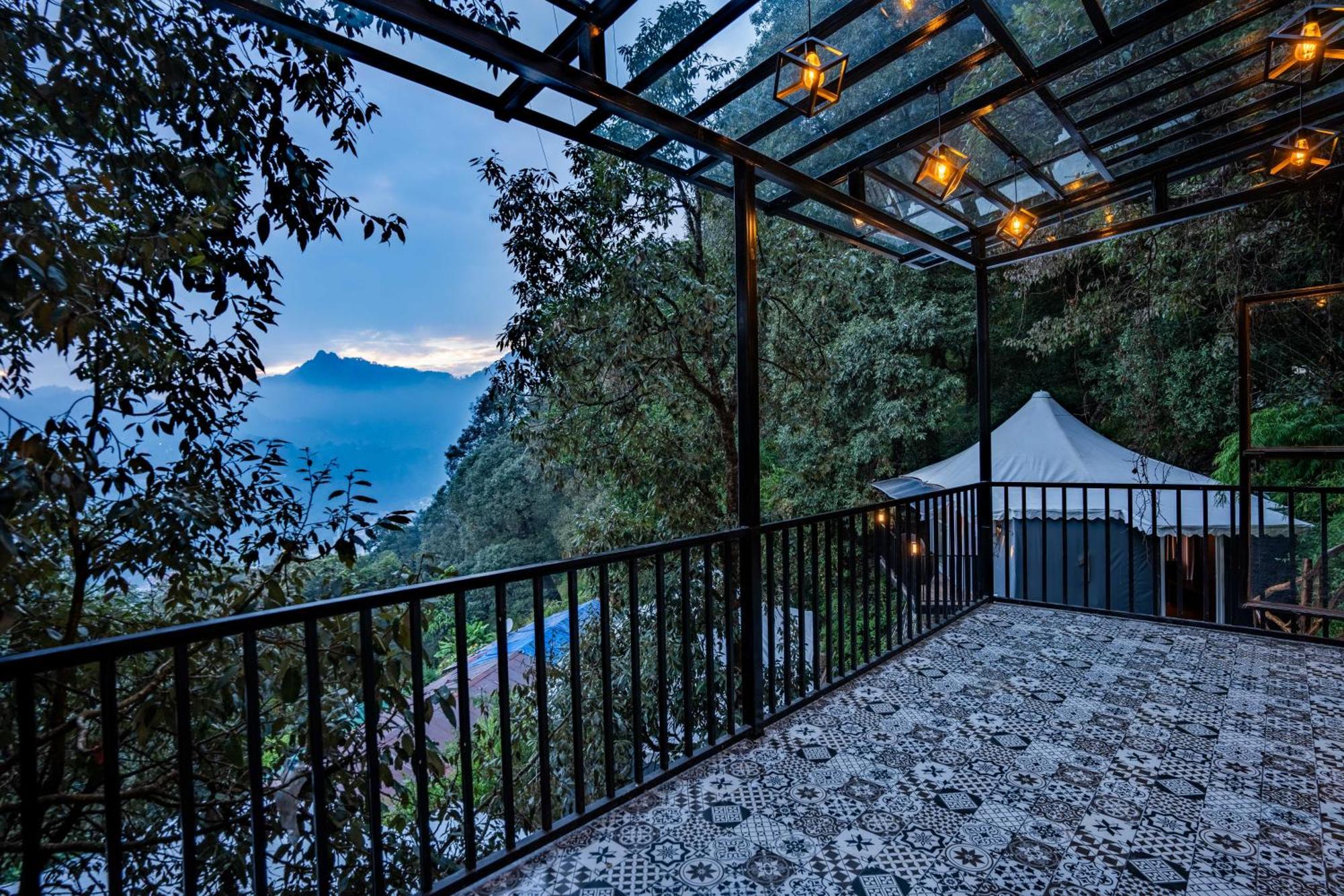 The Whispering Oaks Hotel Naini Tāl Exterior foto