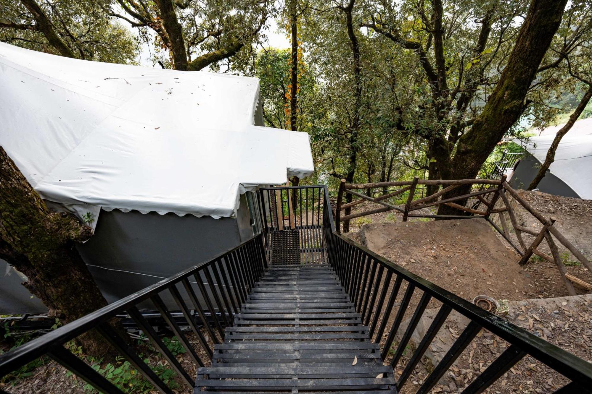 The Whispering Oaks Hotel Naini Tāl Exterior foto